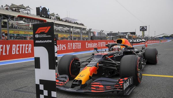 Max Verstappen da un golpe de autoridad