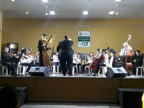 Docentes de escuela municipal reclaman a intendente de Carapeguá pago de salarios - Nacionales - ABC Color