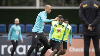 Brasil entrena sin Felipe, lesionado