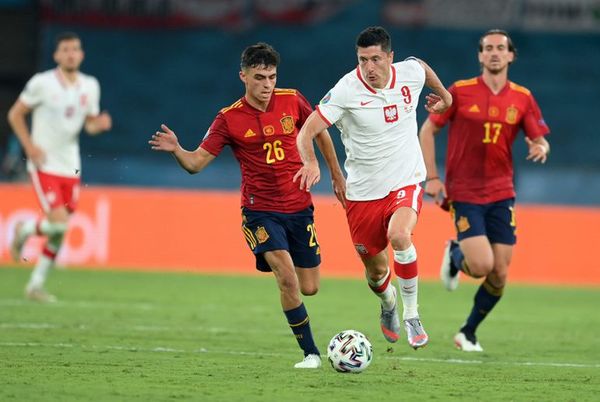 Lewandowski castiga a una España sin jerarquía - Fútbol Internacional - ABC Color
