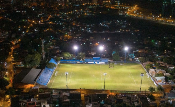 Diario HOY | Coquetea con la modernidad y echa luz a su estadio