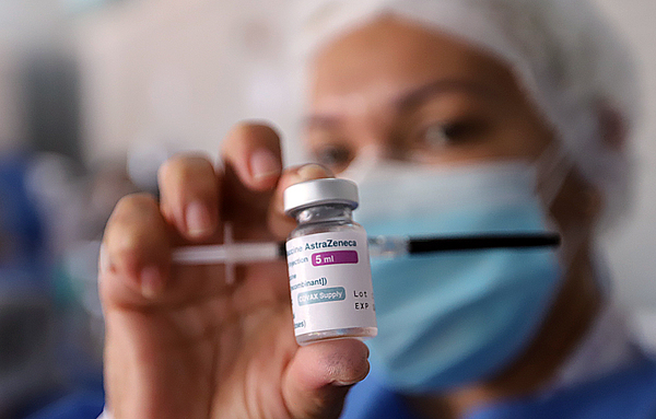 Paraguay recibió 12.000 dosis de AstraZeneca donados por Uruguay | .::Agencia IP::.