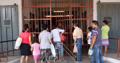 La Nación / Privado de libertad, pero no de la crianza de su hija