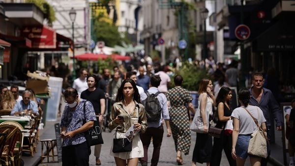 Países ricos comienzan a librarse de restricciones por la pandemia