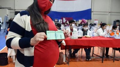 Baja asistencia de embarazadas a  vacunatorios Covid en el Día E