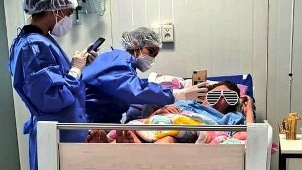 Loable gesto: Médicos realizan videollamadas para pacientes internados