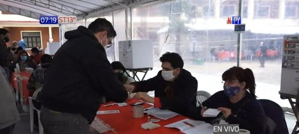 Abren puertas de los centros de votación | Noticias Paraguay