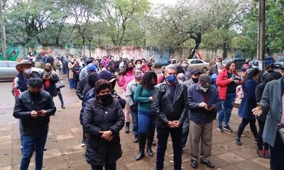 Electores esperan apertura de portones en el CRECE