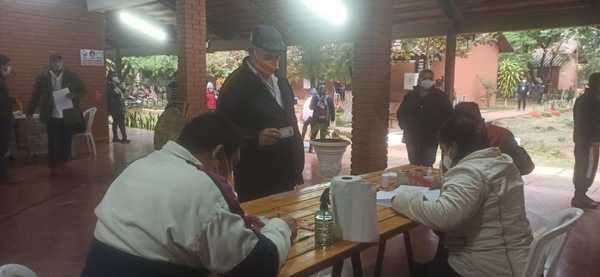 Inician con normalidad las elecciones municipales en Coronel Oviedo - Noticiero Paraguay
