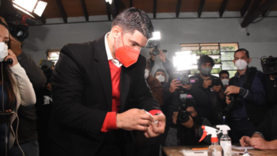 Nenecho depositó su voto y llama a participar de las internas simultáneas | El Independiente