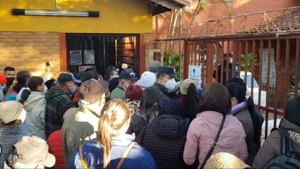 Entre empujones y gritos se inicia la jornada electoral en Villarrica