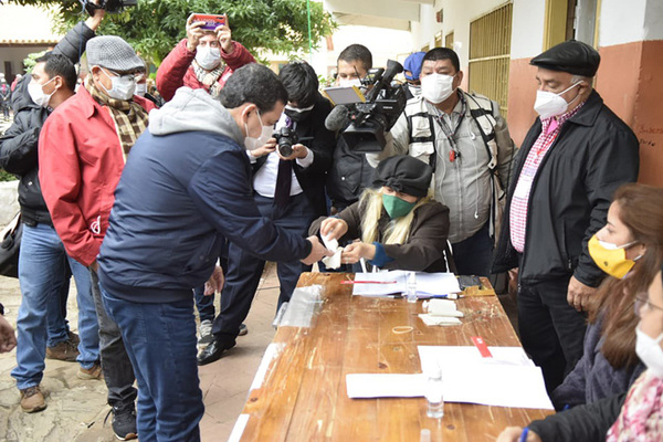 El Vicepresidente Hugo Velázquez vota en Lambaré | OnLivePy