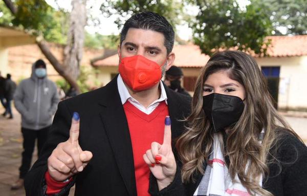 Hija de “Nenecho” participa por primera vez en las elecciones