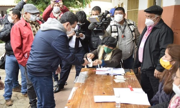 Vicepresidente votó e invitó a correligionarios a elegir a sus candidatos