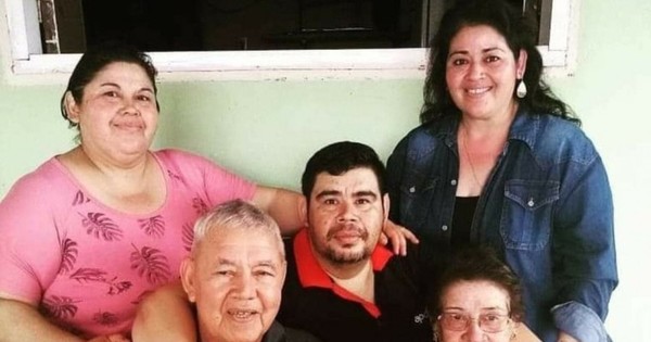 La Nación / COVID se llevó a su mamá, papá y hermanas: “En 22 días me quedé sin familia”