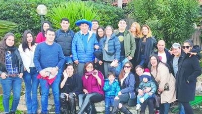 Súper papá de 10 hijos: "Su palabra es la ley"