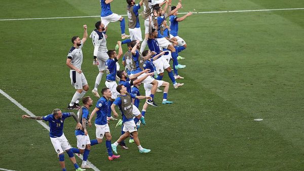 Italia completa su inmaculada fase de grupos ante Gales