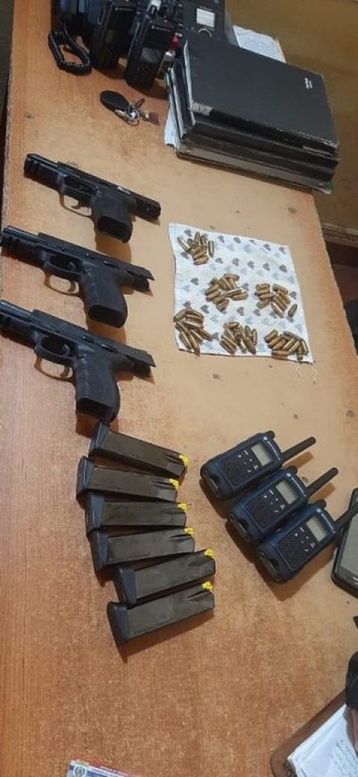 Detienen a tres personas por portar armas de fuego en local de votación en Caazapá | Ñanduti