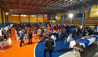 A minutos del cierre, liberales se agolpan a local de votación en Franco