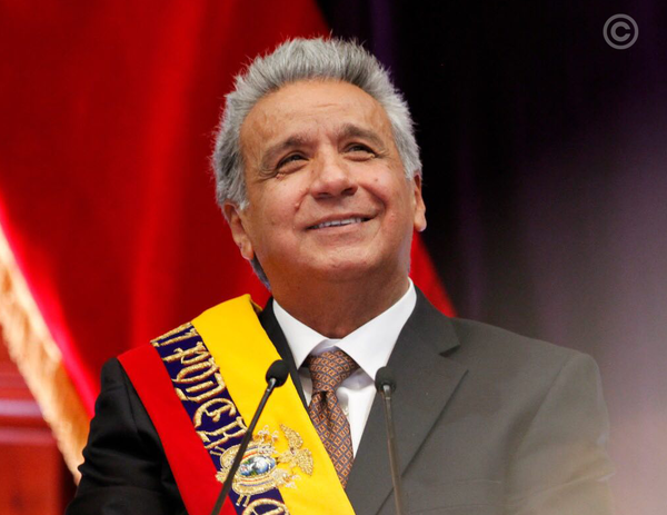 Presidente de Ecuador viajó a EE.UU para someterse a una operación de médula espinal