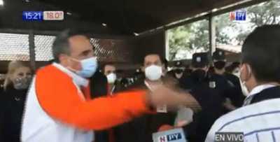 Colorados protagonizan incidentes en Colegio Naciones Unidas | Noticias Paraguay