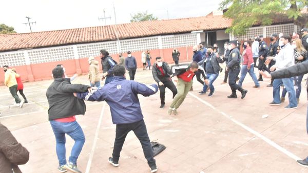 Incidentes en local de votación entre adherentes de Nenecho y Centurión