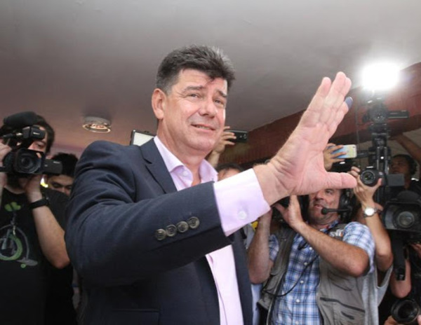 Según el TREP, Efraín Alegre gana la presidencia del PLRA con el 34% de votos