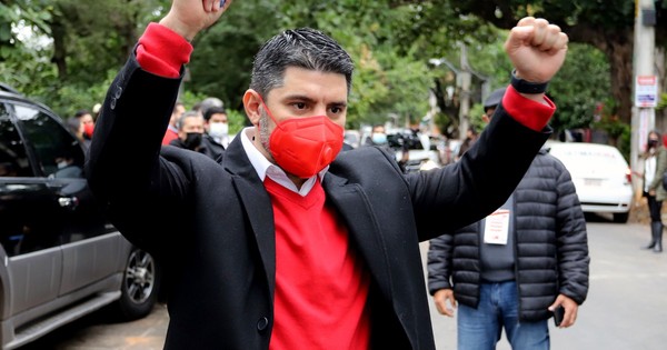 La Nación / Óscar “Nenecho” Rodríguez supera a Daniel Centurión en las internas municipales