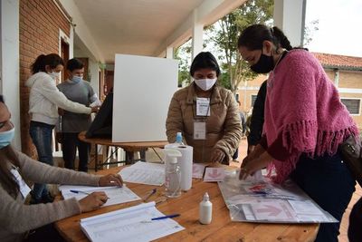 Intendentes de diez distritos de Paraguarí fueron elegidos para pugnar nuevamente por el cargo  - Nacionales - ABC Color