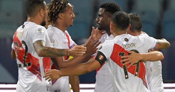 La Nación / Perú sorprende y reaviva la serie B