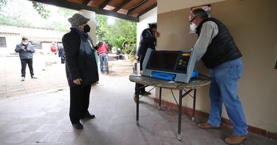 La Nación / Desconocían uso de máquina de votación