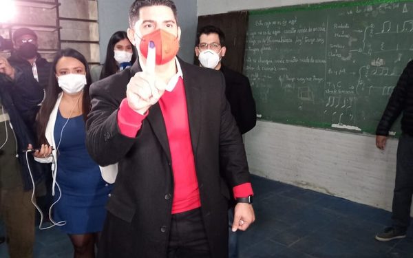 Nenecho Rodríguez celebra su victoria en las internas municipales 2021
