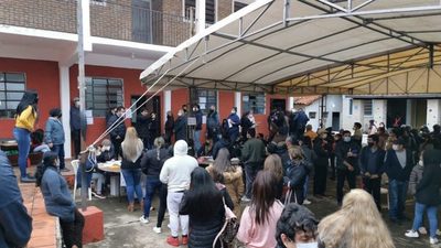Médico recomienda que el TSJE habilite más locales de votación para próximas elecciones