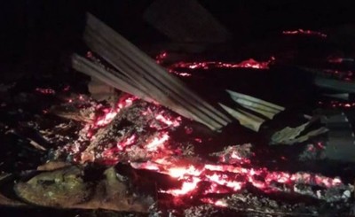 Precaria vivienda reducida a cenizas en Santa Rita