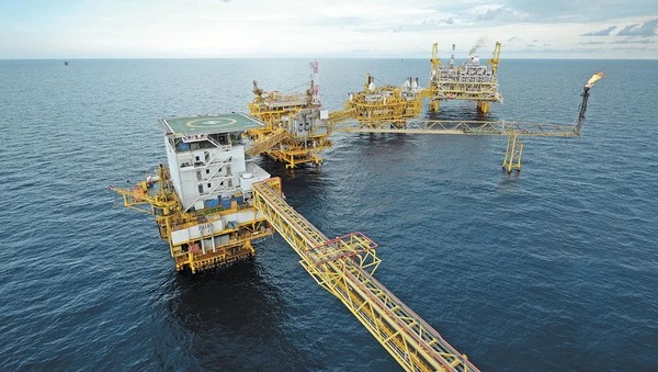 Futuros del petróleo cierran su cuarta semana de ganancias