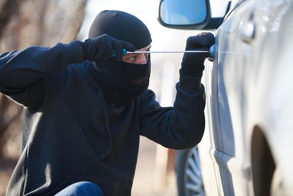 Robaron más de 7 millones del interior de un automóvil en Coronel Oviedo – Prensa 5
