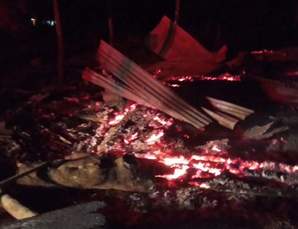 Desconocidos queman una vivienda en una colonia en las afueras de Santa Rita – Diario TNPRESS