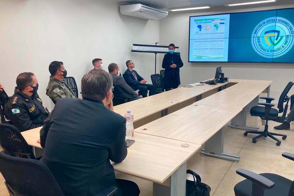 EE.UU. donara EQUIPOS TECNOLOGICOS a Policía brasileña para REFORZAR CONTROL en Tres Fronteras
