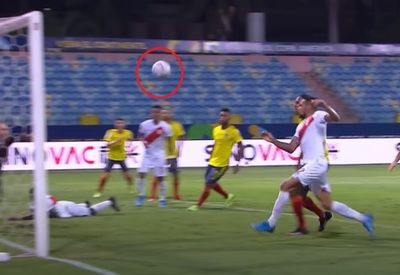 Infortunio de Yerry Mina le da un triunfo a Perú