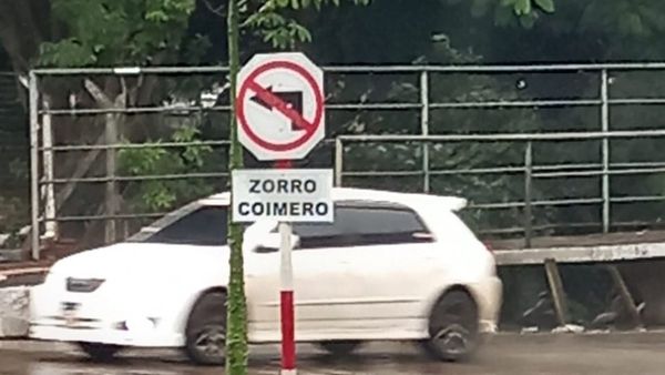 Cartel simpático avisa que es zona de "Zorro coimero"