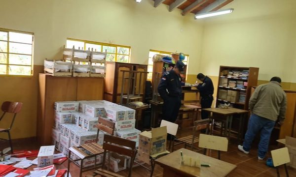 Desconocidos roban televisores, termómetros y leche de escuela