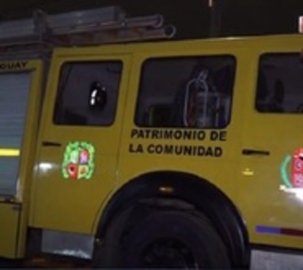 Bomberos son amenazados por sujeto armado - Paraguay.com