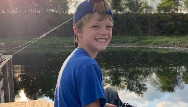 Pequeño héroe: Niño de 10 años muere al rescatar a su hermana menor de ahogarse