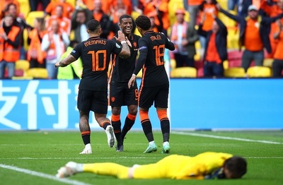 Países Bajos clasifica con puntaje perfecto y Austria culmina segunda