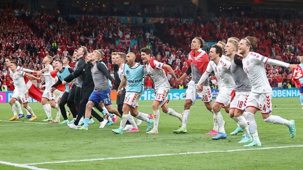 Dinamarca resucita y echa a Rusia de la Eurocopa