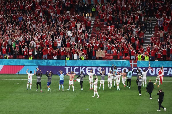 Dinamarca arrolla con Rusia y mete en octavos de Eurocopa