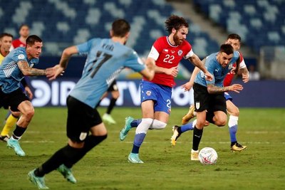 Chile se mete a los cuartos de final con su empate frente a Uruguay