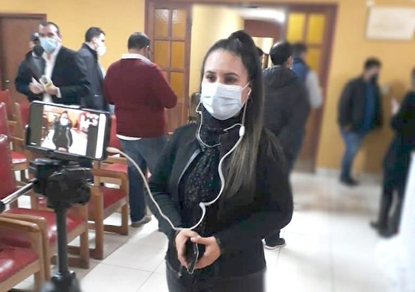 Crónica / Cronista quedó atrapada en medio de feroz moquete entre politiqueros