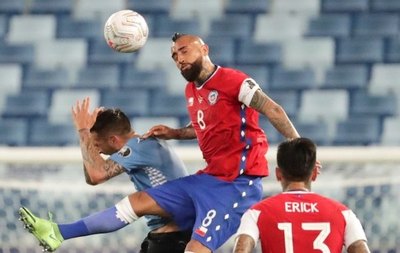 Crónica / Chile igualó 1-1 con los charrúas y ya clasificó