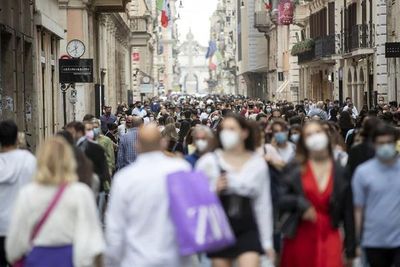 Las mascarillas no serán obligatorias al aire libre en Italia el 28 de junio - Mundo - ABC Color